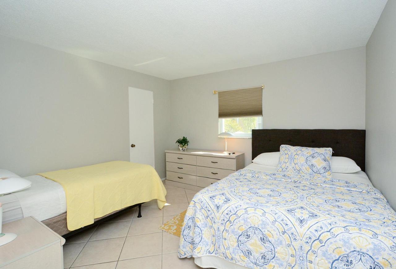 Canal 315 - Right In Siesta Key Village! Exterior photo